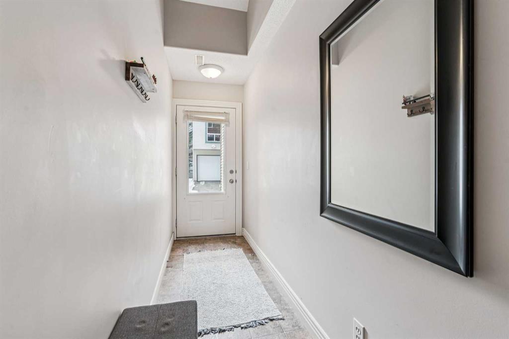 324 Bridlewood Lane SW photo 3