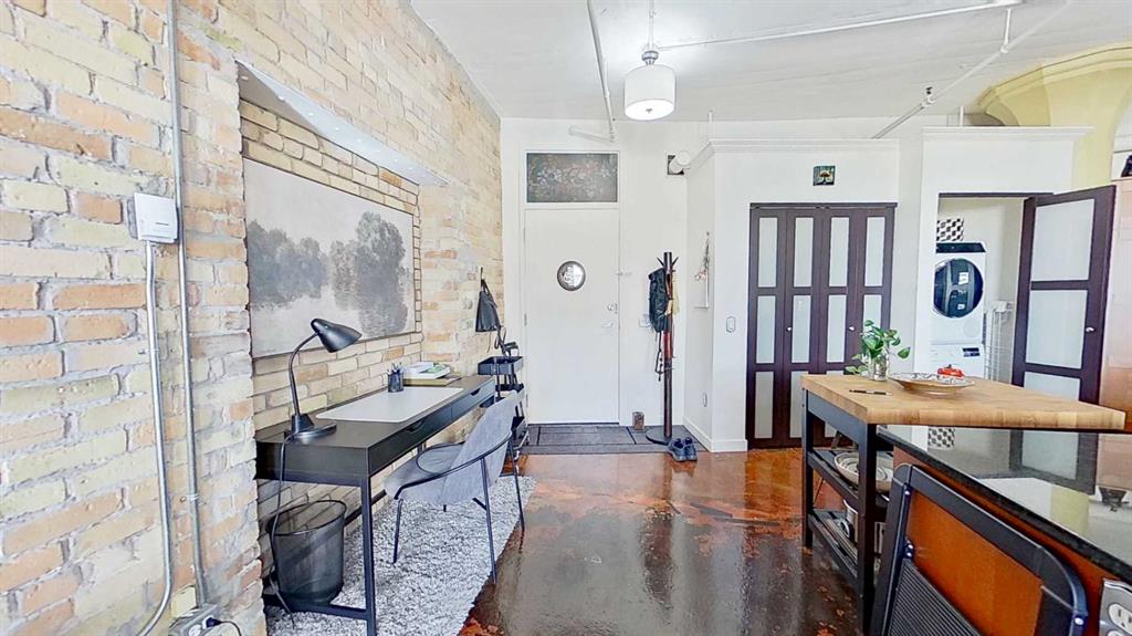 240 11 Avenue SW #409 photo 2