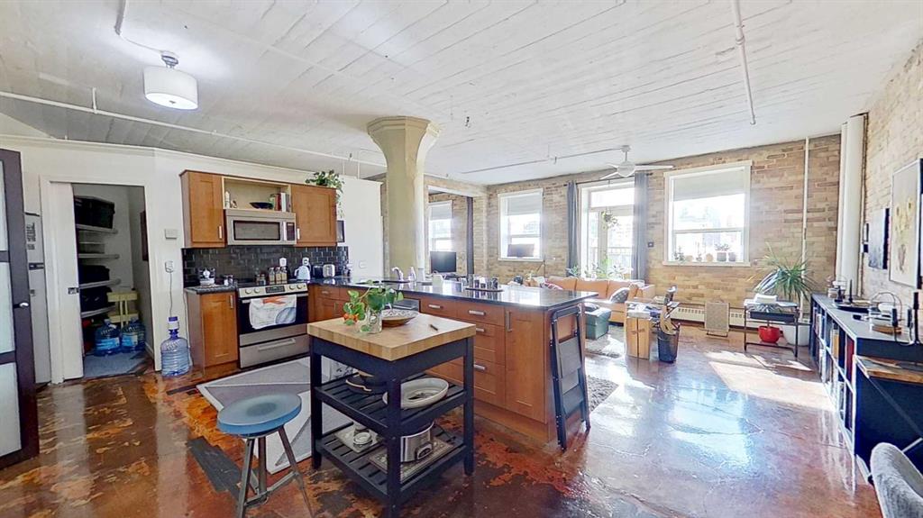 240 11 Avenue SW #409 photo 3