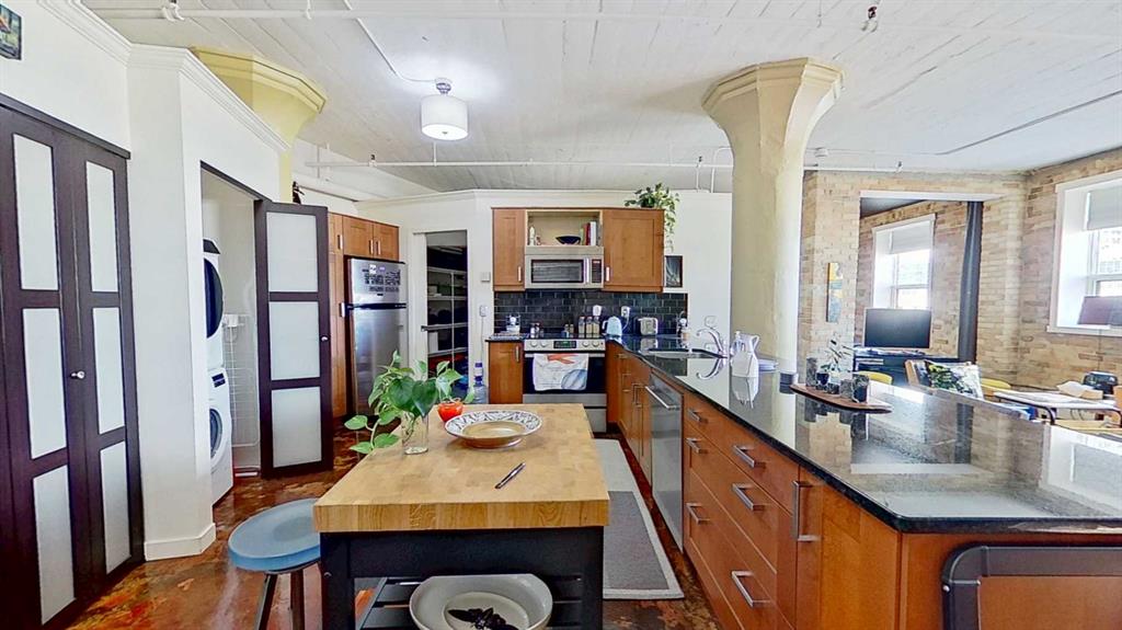 240 11 Avenue SW #409 photo 4