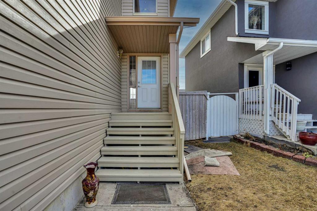 17 Taracove Crescent NE photo 4