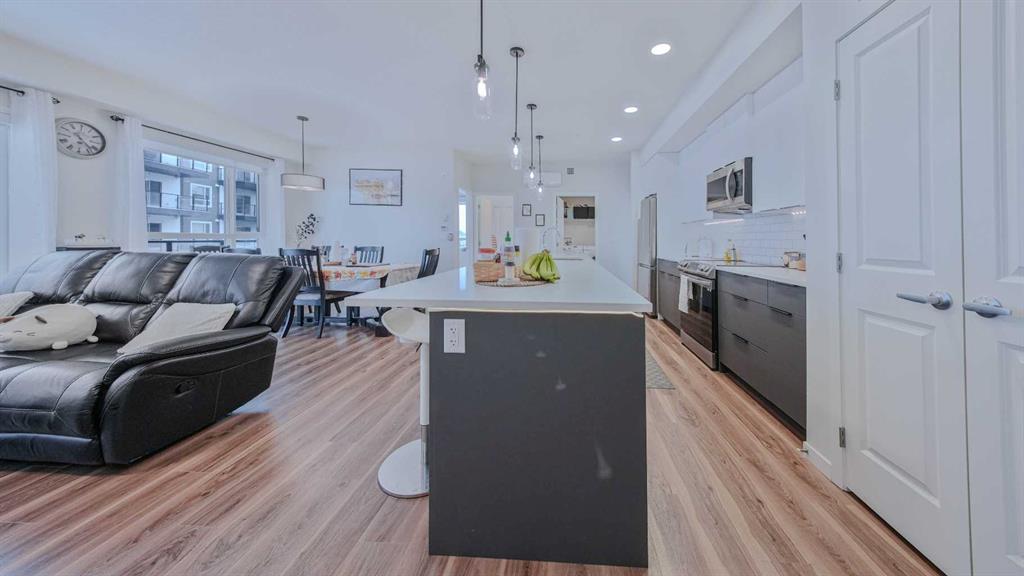33 Carringham Gate NW #2209 photo 3