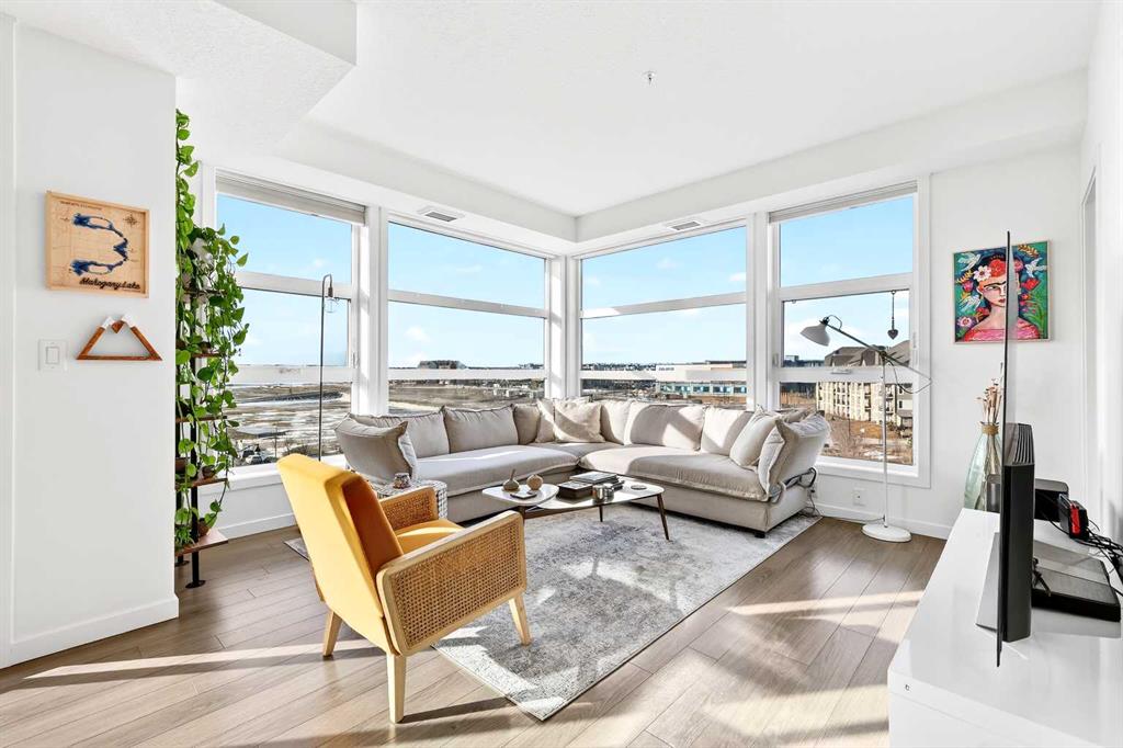122 Mahogany Centre SE #501 photo 2