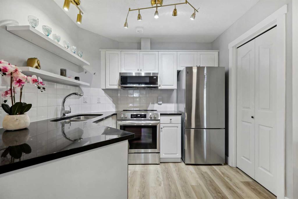 10 Sierra Morena Mews SW #210 photo 2
