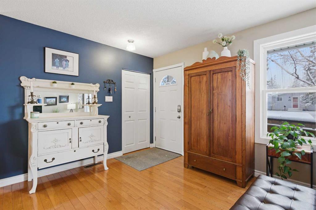 527 Athlone Road SE photo 3