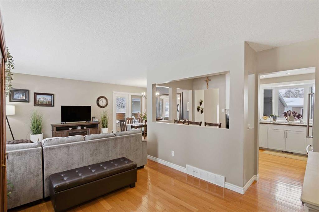 527 Athlone Road SE photo 4