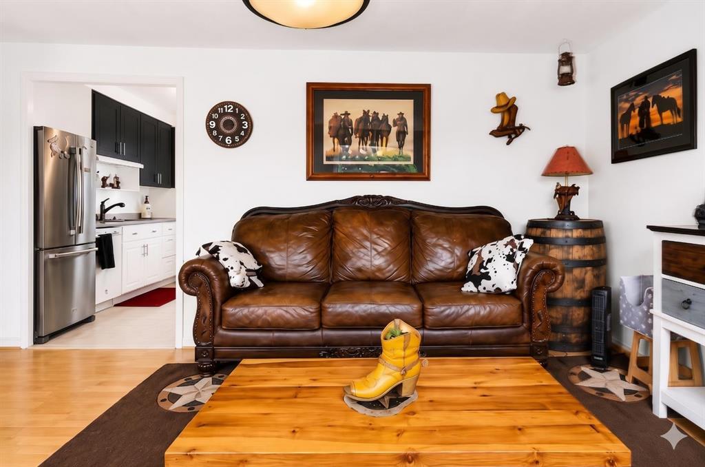 1509 38 Street SE photo 3