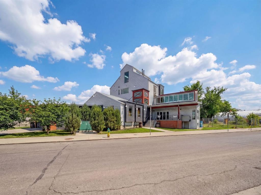1015 11 Street SE photo 3