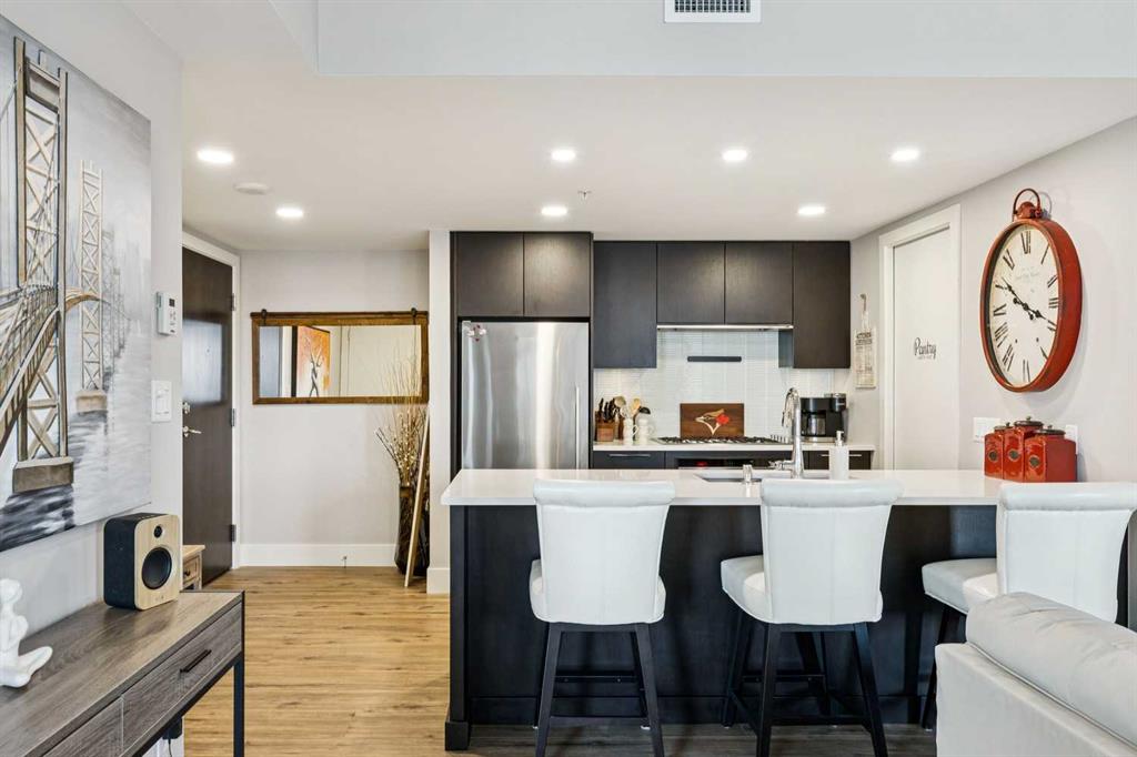 1111 10 Street SW #1301 photo 3