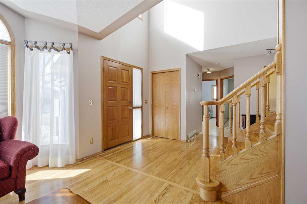 146 Hawkdale Circle NW photo 3