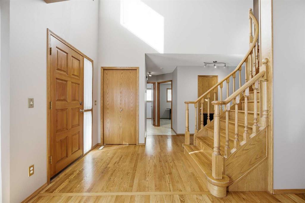 146 Hawkdale Circle NW photo 4