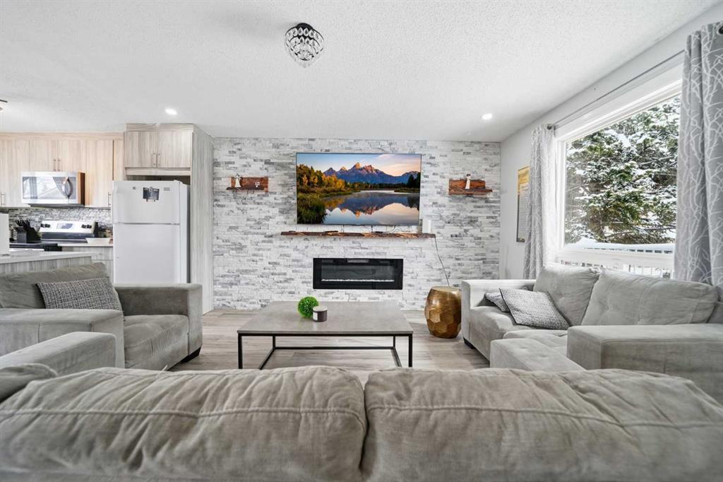 72 Falchurch Road NE photo 4