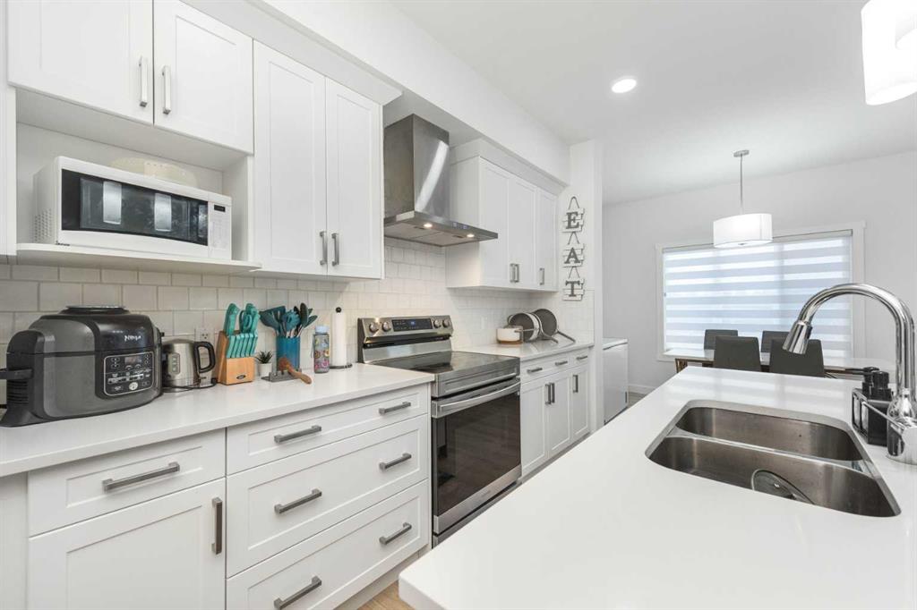 308 Sora Terrace SE photo 4