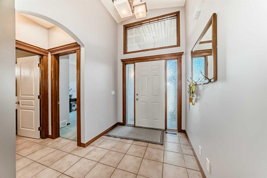 60 Hamptons Terrace NW photo 5
