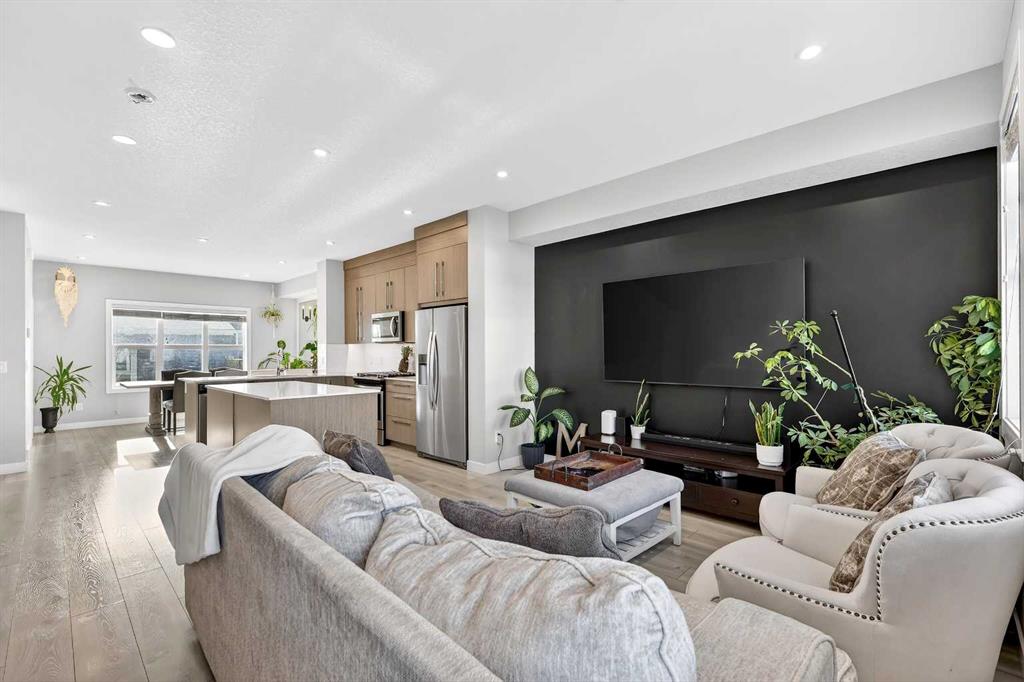 472 WEST LAKEVIEW Drive