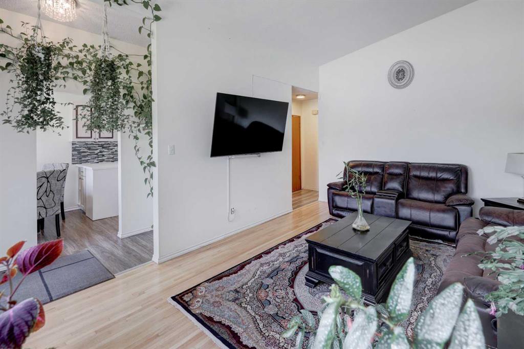 4721 Edmonton Trail NE photo 2