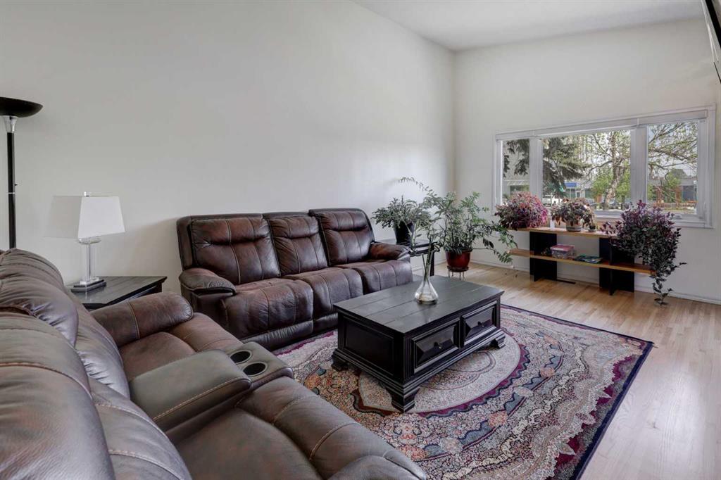 4721 Edmonton Trail NE photo 3