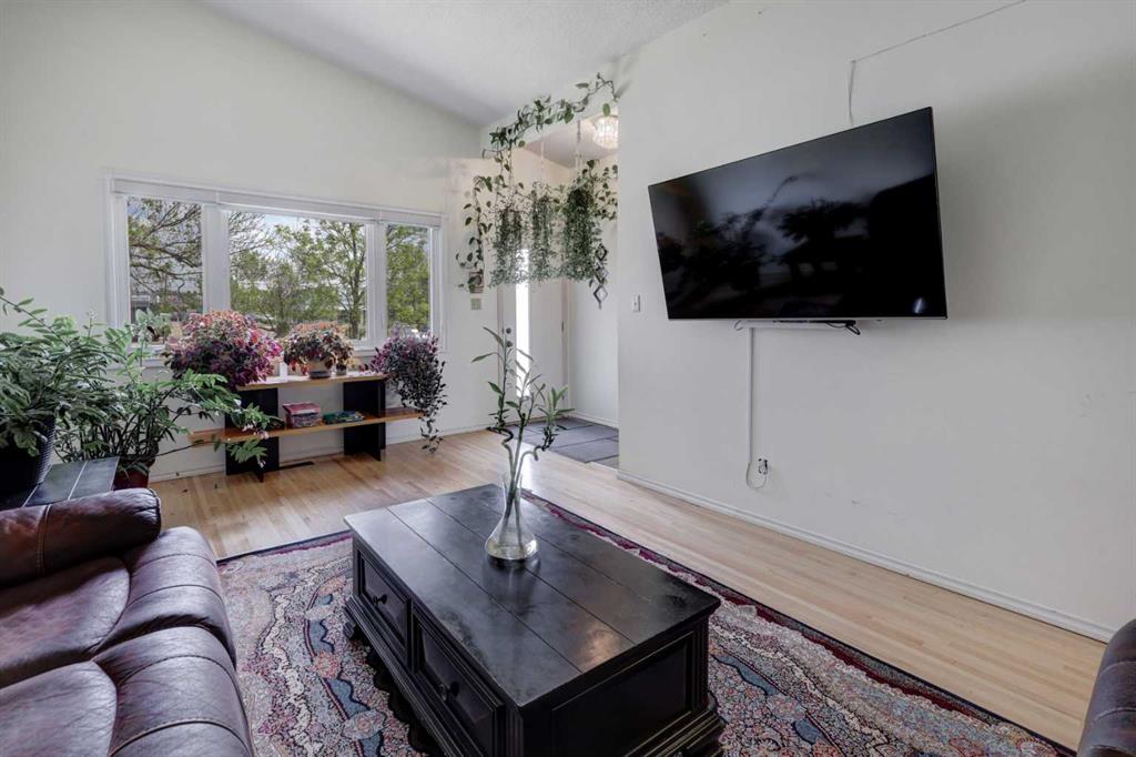4721 Edmonton Trail NE photo 4