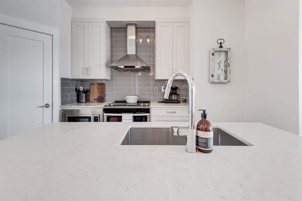 10 Walgrove Walk SE #421 photo 4