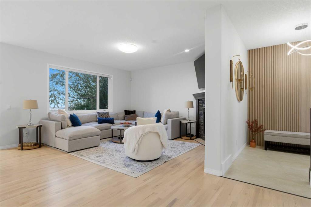 146 Springbluff Heights SW photo 3