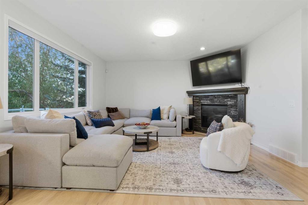 146 Springbluff Heights SW photo 4