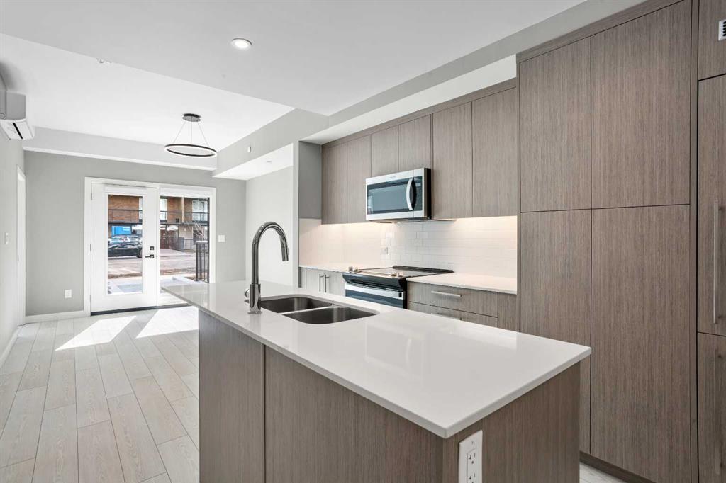 310 15 Avenue SW #111 photo 3
