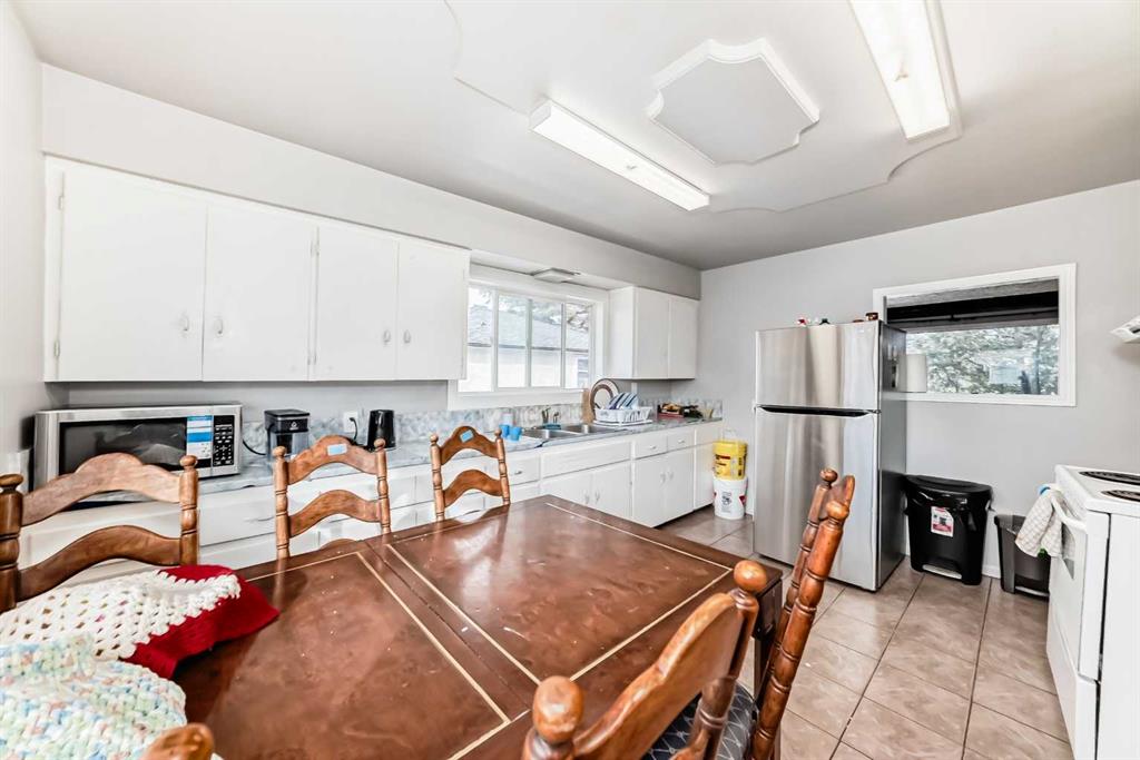 2517 36 Street SE photo 3
