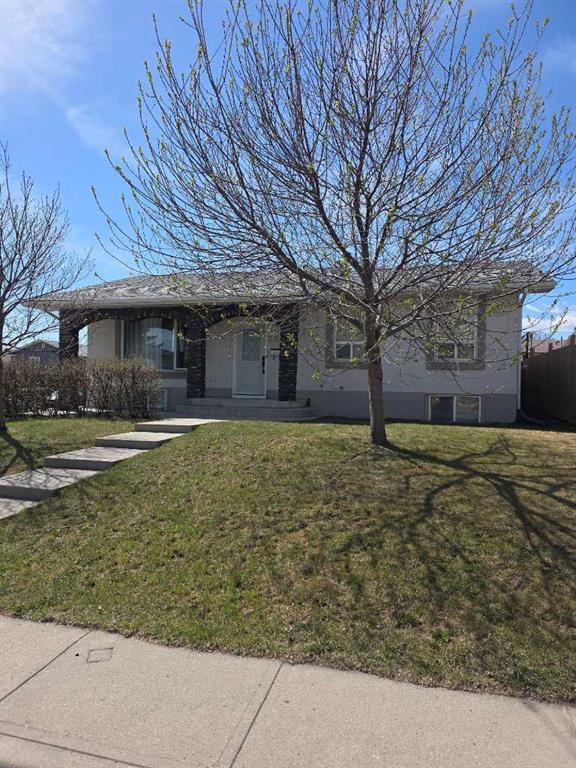 3503 48 Street NE photo 2