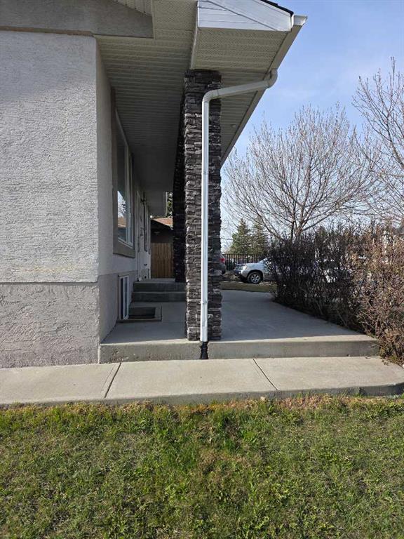 3503 48 Street NE photo 4