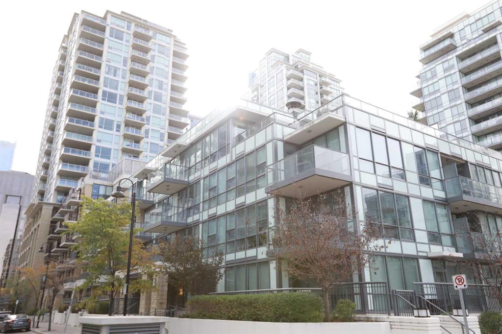 51 Waterfront Mews SW #304