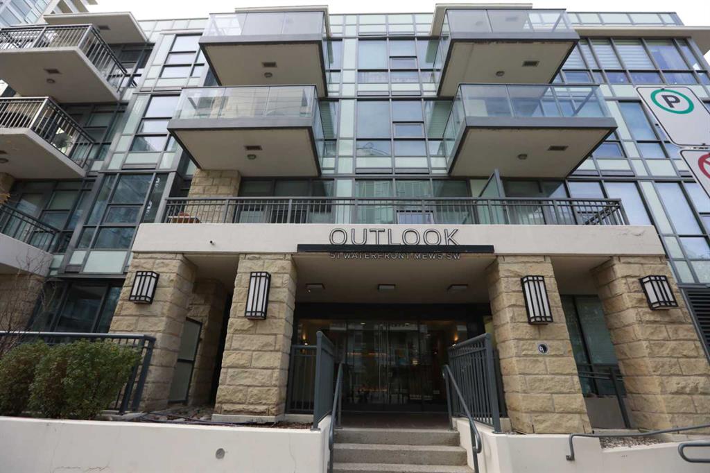 51 Waterfront Mews SW #304 photo 2