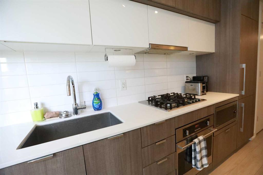 51 Waterfront Mews SW #304 photo 5