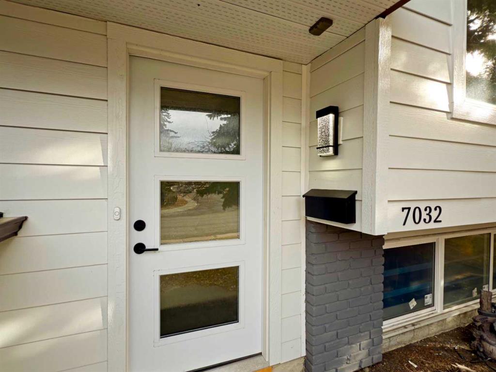 7032 78 Street NW photo 2