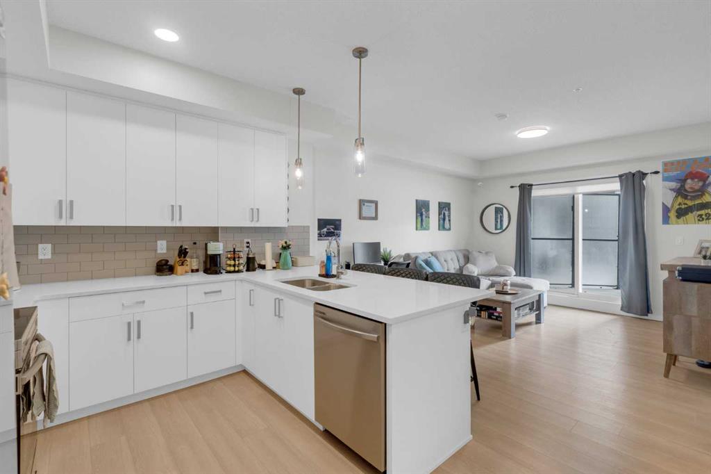 33 Carringham Gate NW #2106 photo 3