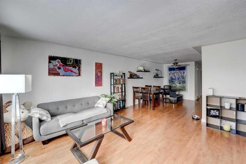 518 54 Avenue SW photo 2