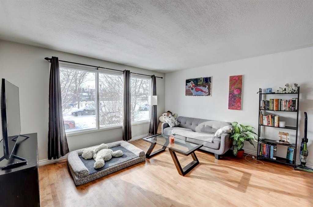 518 54 Avenue SW photo 3