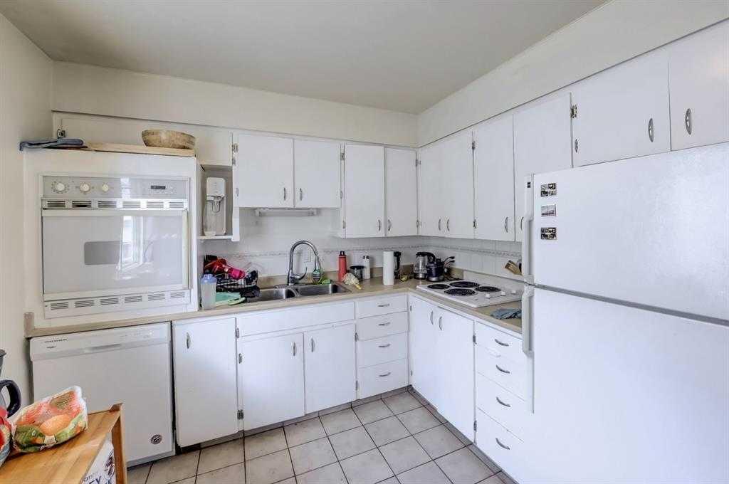 518 54 Avenue SW photo 5