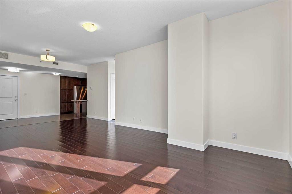 16 Varsity Estates Circle NW #310 photo 5