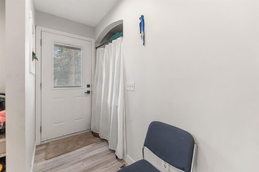 259 MANORA Crescent NE photo 3