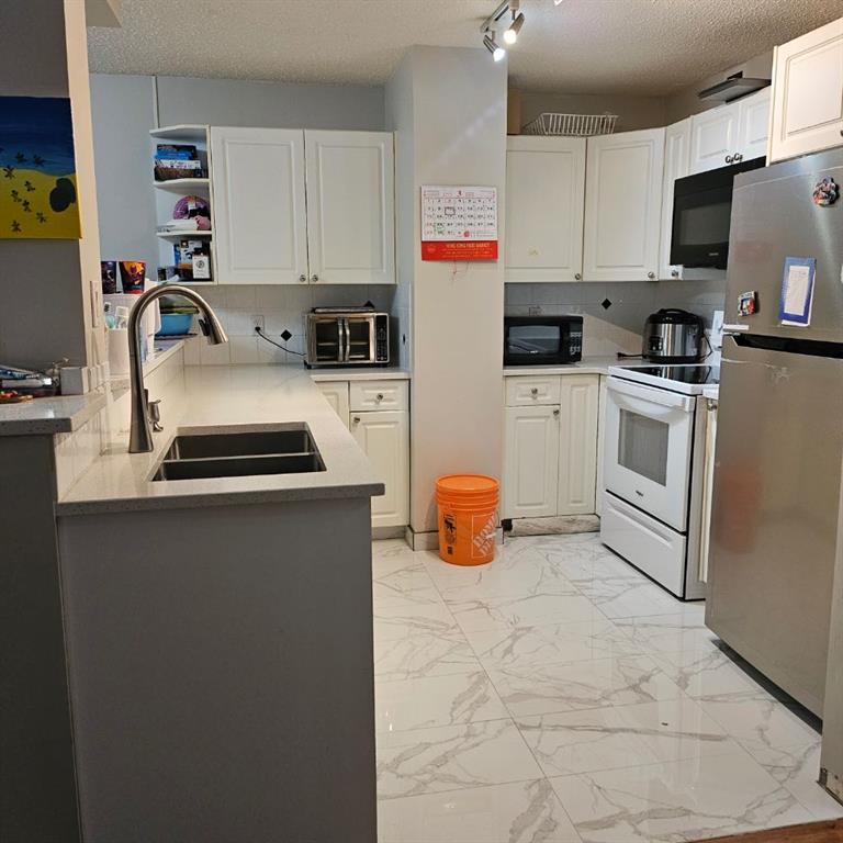 511 56 Avenue SW #203 photo 3