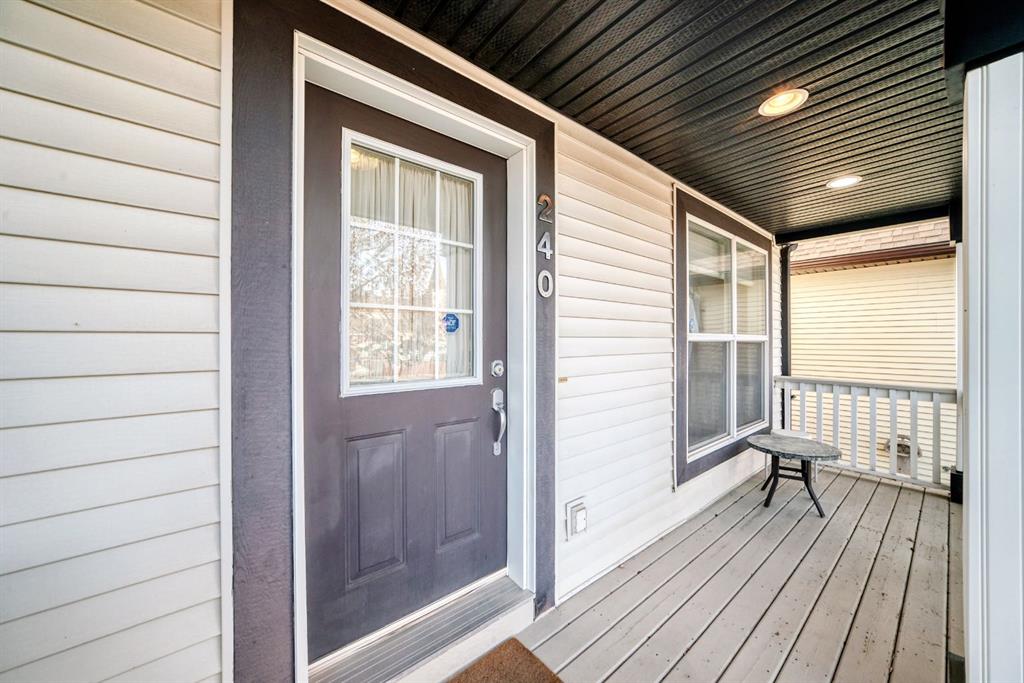 240 Prestwick Way SE photo 2