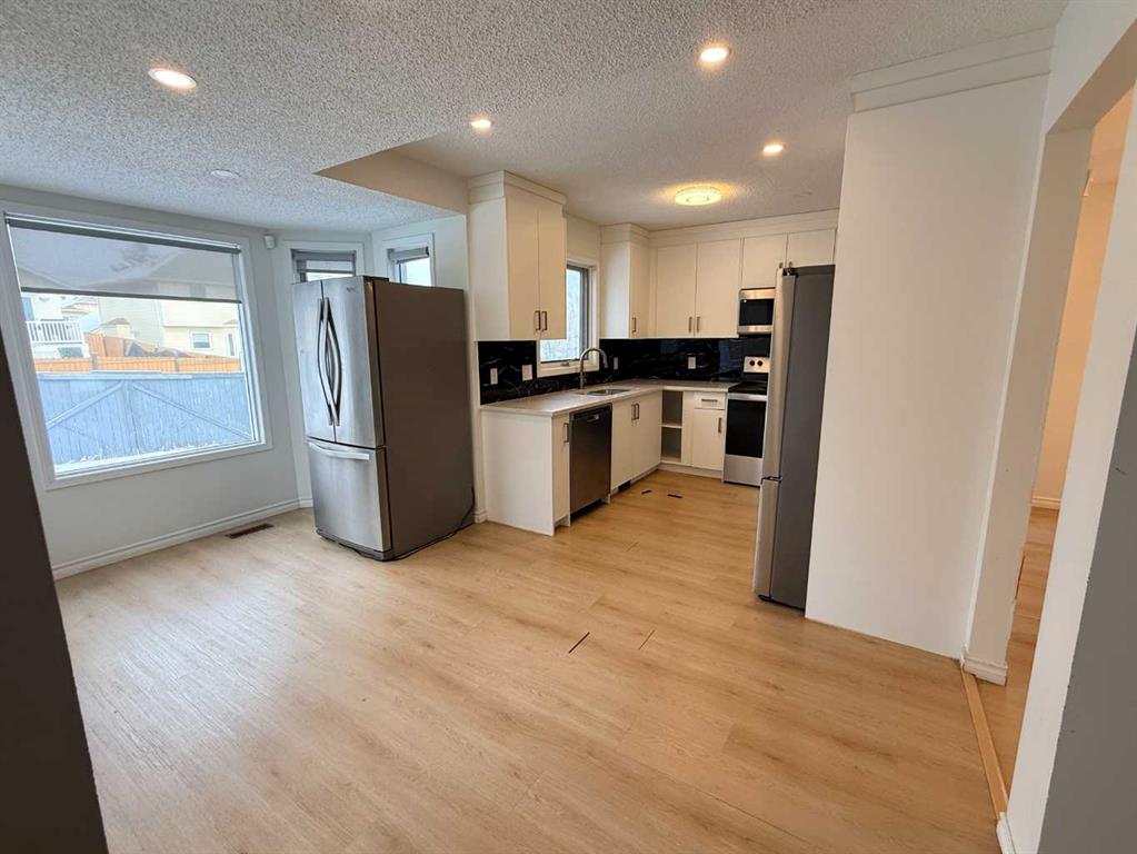 651 Macewan Drive NW photo 3