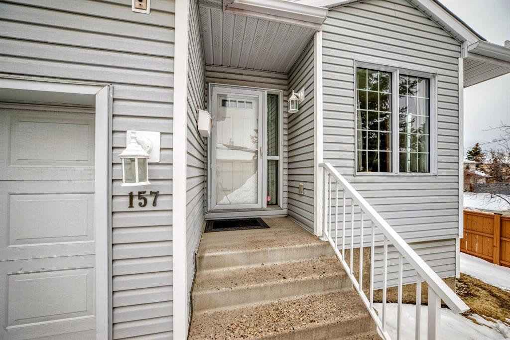 157 Hawkstone Manor NW photo 2