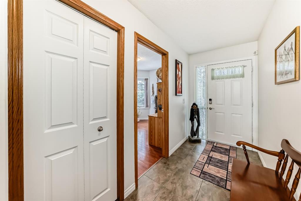 157 Hawkstone Manor NW photo 3