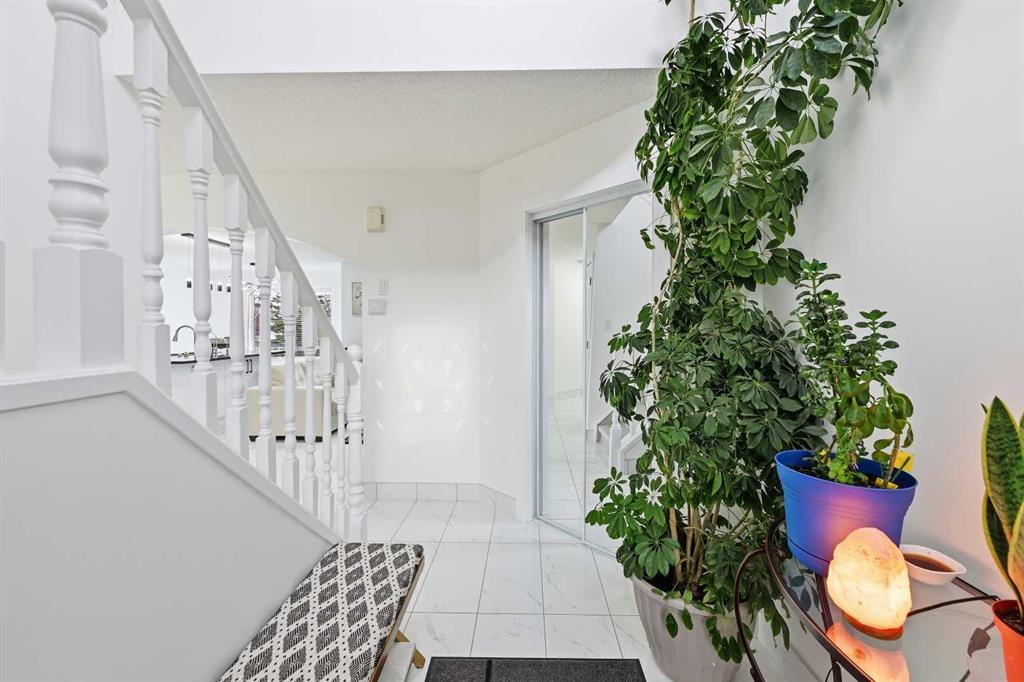 53 Martha's Place NE photo 3