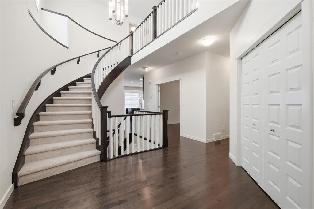 101 Evansborough Green NW photo 3