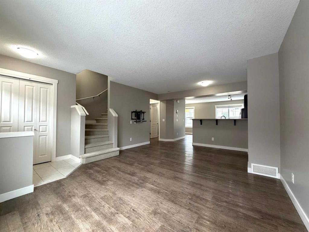 947 Mckenzie Towne Manor SE photo 2
