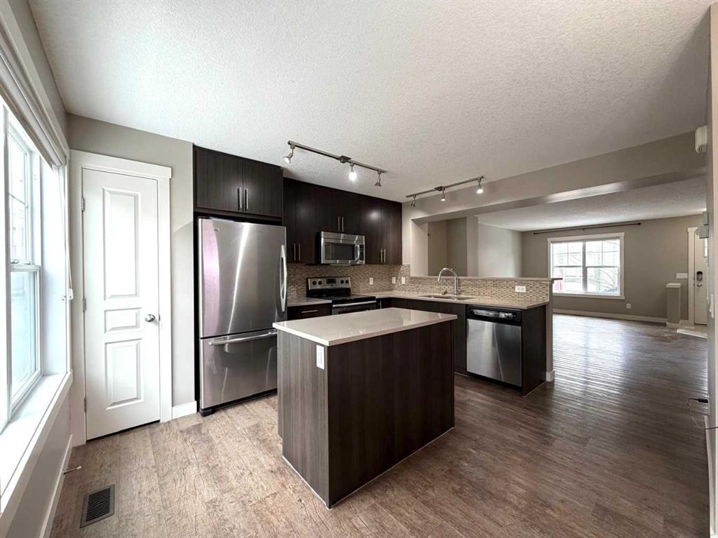 947 Mckenzie Towne Manor SE photo 3
