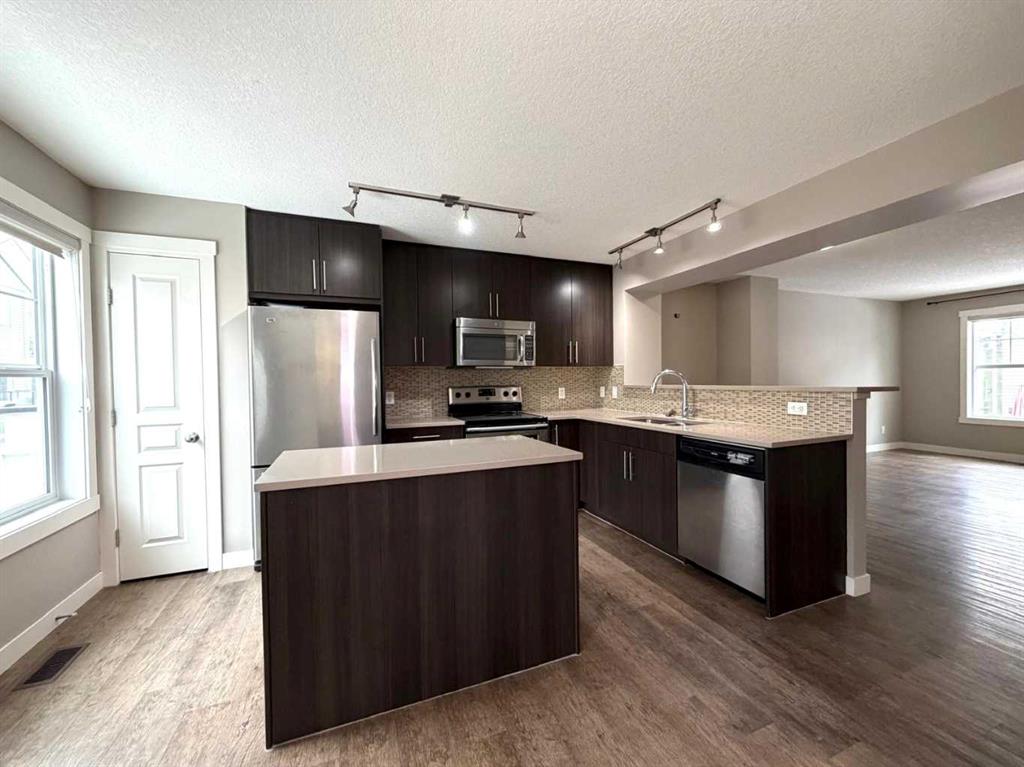 947 Mckenzie Towne Manor SE photo 5