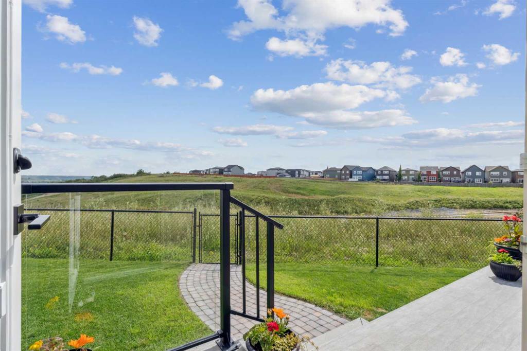 64 Walcrest View SE photo 4